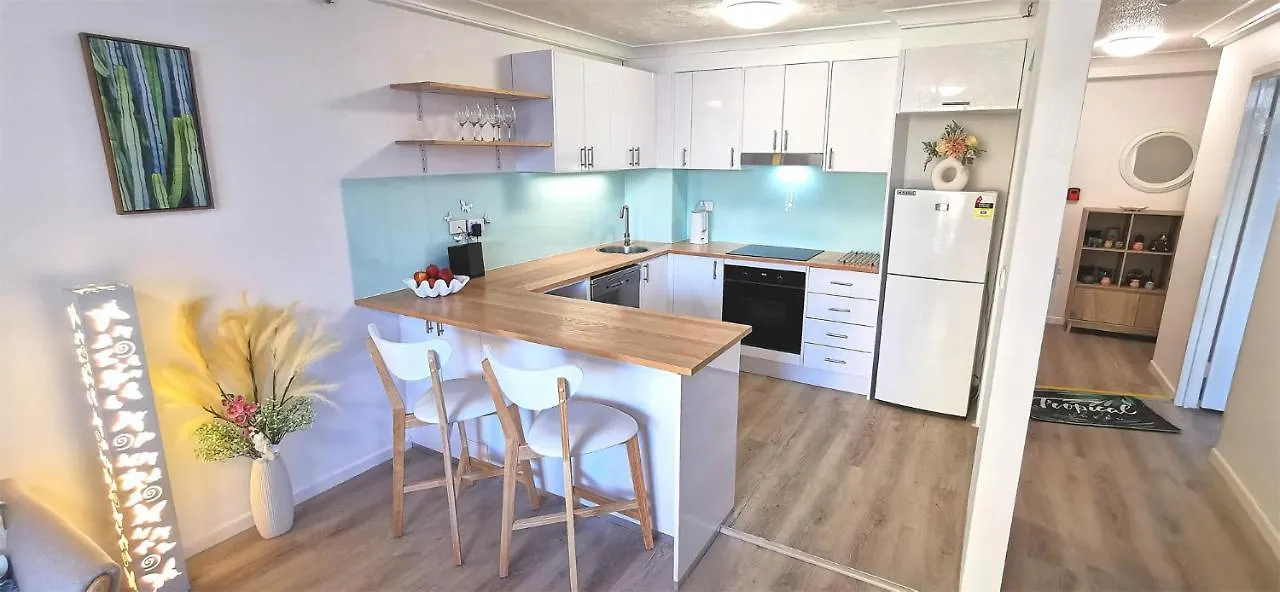Beachside Modern Apartment In The Heart Of Surfers Paradise -Free Parking Gold Coast 0*,  Australia